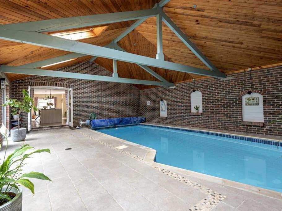 Large Coastal Cottage, Private Indoor Pool, Hut Tub, Sauna And Steam Pod Weymouth Esterno foto