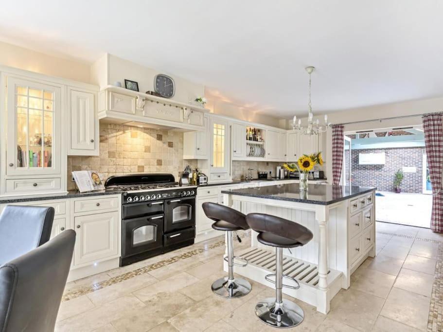 Large Coastal Cottage, Private Indoor Pool, Hut Tub, Sauna And Steam Pod Weymouth Esterno foto