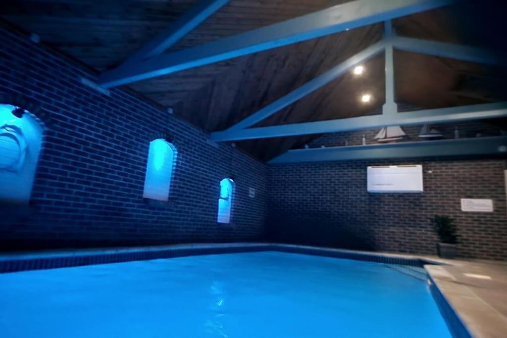Large Coastal Cottage, Private Indoor Pool, Hut Tub, Sauna And Steam Pod Weymouth Esterno foto